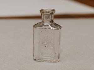 Бутылочка аптечная. Начало XX века