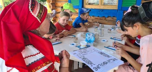 Уже второй год подряд в селе Ершово сотрудниками музейного комплекса проводится праздник "Макушка лета".