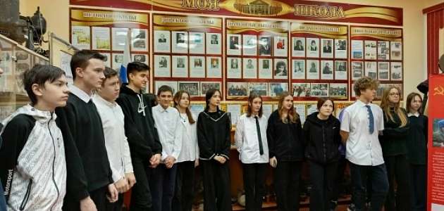 В музее МАОУ СОШ №1 презентовали учащимся 8-11 классов проект "Синицынские дивизии".
