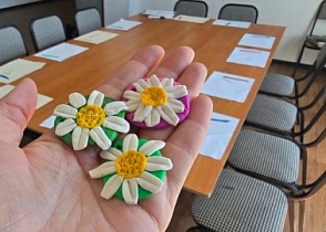 Мастер-класс по изготовлению ромашки из полимерной глины