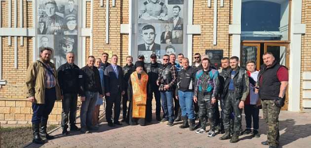 Тюменский мотоклуб любителей мотоциклов марки Harley Davidson в России с 17 по 22 мая проводит мотопробег "Крестный путь царской семьи".
