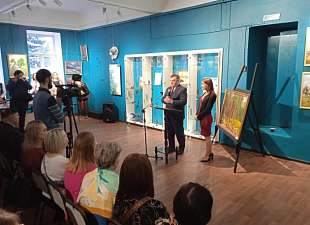 Выставку работ художников Ишима открыл мэр города Федор Шишкин